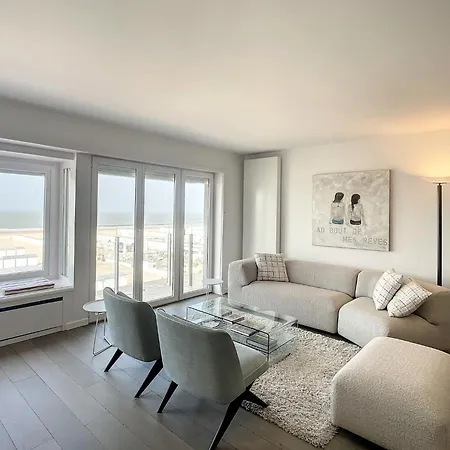 Seafront Renovated Apartment *